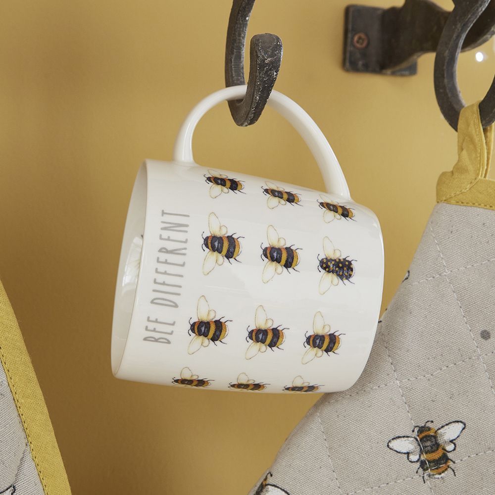 Cooksmart Bumble Bees, Bee Different Barrel Mug