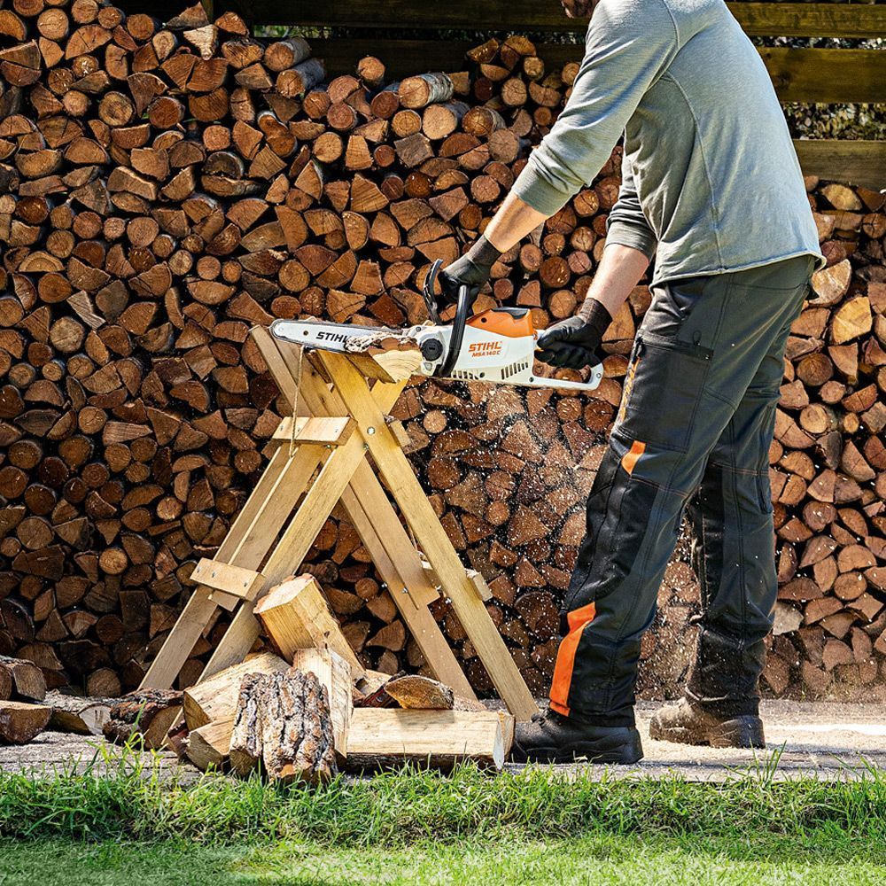 STIHL Cordless Chainsaw with battery & charger - MSA 120