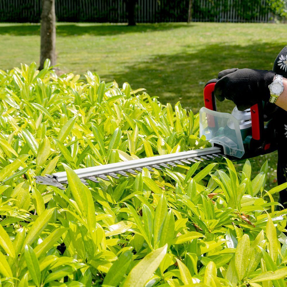 Webb 50cm 20V Cordless Hedge trimmer with 2Ah Battery & 1.5Ah Charger